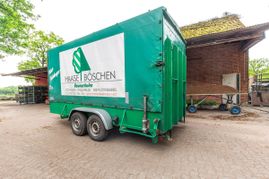 Bäumen und Pflanzen auf dem Pflanzenhof